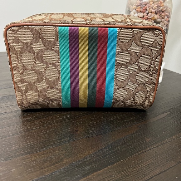 Coach cosmetic bag - Picture 3 of 6